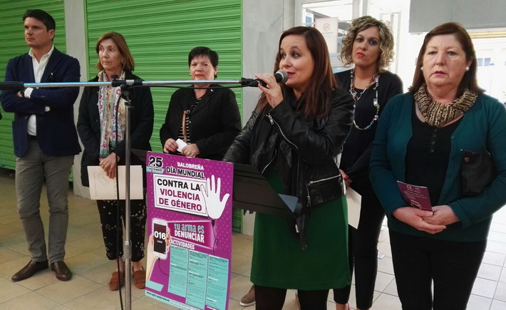 Salobrea se expresa por la igualdad, contra el maltrato y en apoyo de las mujeres vctimas de violencia de gnero.